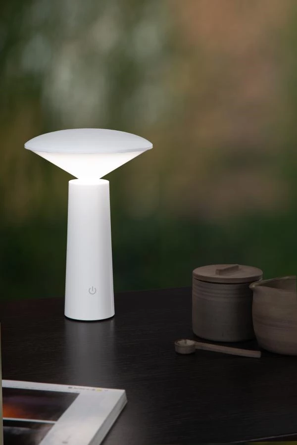 Lucide JIVE - wiederaufladbare Tischlampe Innen/Außen - Akku/Batterie - Ø 13,7 cm - LED Dim. - CCT - 1x3W 2800K/6500K - IP44 - Weiß - Atmosphäre 1